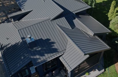 standing-seam-metal-roofing-1400x788